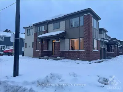 92 Kindred Row, Stittsville - Munster - Richmond, On K2s 0v5