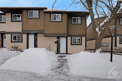 2724 Pimlico Crescent, Blossom Park - Airport and Area, ON K1T 2A8