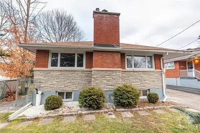 247 WOODLAND Avenue, Woodroffe, ON K2B 5C8
