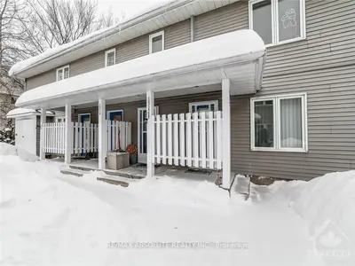 1033 Cummings Avenue B, Cyrville - Carson Grove - Pineview, On K1j 9k6