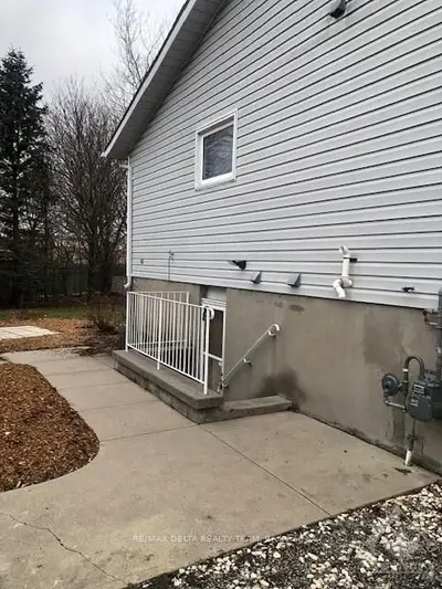500 GRANDTRUNK Avenue LOWER LEVEL, Kingston, ON K7M 5B6