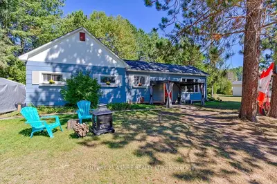 50 Ottawa Street, Laurentian Hills, On K0j 1j0
