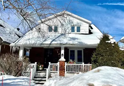 29 IONA Street, Tunneys Pasture and Ottawa West, ON K1Y 3L6