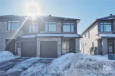 228 SHEAF Row, Stittsville - Munster - Richmond, ON K2S 2V3
