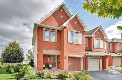 2023 DUNOLLIE Crescent, Kanata, ON K2W 1H5