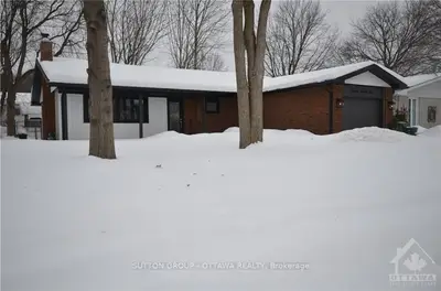 2022 DEERHURST Court, Beacon Hill North - South and Area, ON K1J 8H1