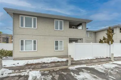 1031 CUMMINGS Avenue C, Cyrville - Carson Grove - Pineview, ON K1J 9K7