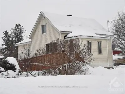 4 FIRST Street, North Stormont, ON K0A 1R0