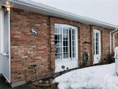 51 ELVASTON Avenue, South of Baseline to Knoxdale, ON K2G 3X6