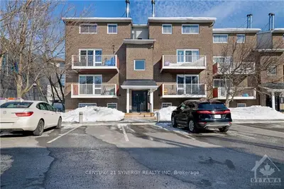 1589 ST BERNARD Street 403, Blossom Park - Airport and Area, ON K1T 3H7