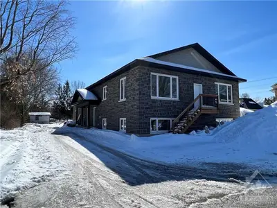 82 CHRISTOPHER HAMILTON Street 2, Stittsville - Munster - Richmond, ON K0A 2Z0