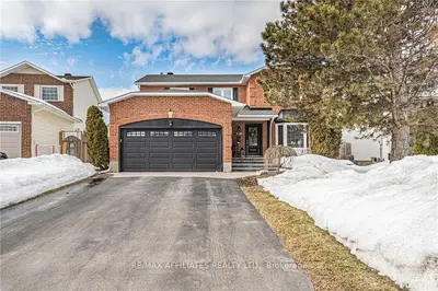 806 HAUTEVIEW Crescent, Orleans - Cumberland and Area, ON K4A 2M1