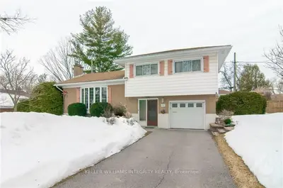 1787 LAXTON Crescent, Belair Park - Copeland Park and Area, ON K2C 2N4