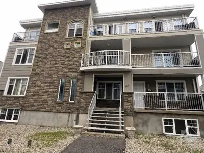 213 GLADU Street 7, Vanier and Kingsview Park, ON K1L 6N3