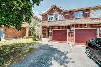 121 THORNBURY Crescent, South of Baseline to Knoxdale, ON K2G 6J1