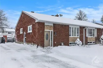 2394 IRIS Street, Parkway Park - Queensway Terrace S and Area, ON K2C 1C6