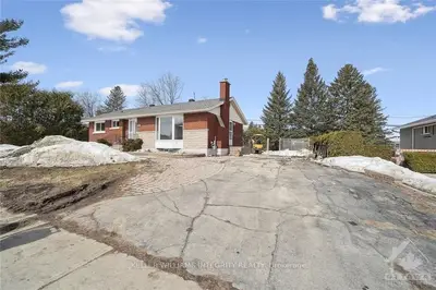 71 MAJESTIC Drive B, South of Baseline to Knoxdale, ON K2G 1C9