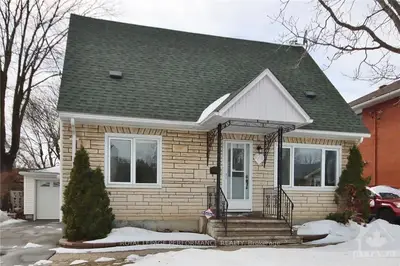 978 BAKERVALE Drive, Carlington - Central Park, ON K1Z 6N5