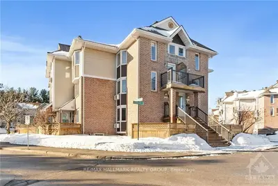 3 WATERFALL Lane 2, Bells Corners and South to Fallowfield, ON K2H 9N1