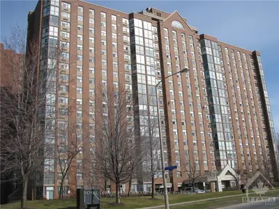 2760 CAROUSEL Crescent 507, Blossom Park - Airport and Area, ON K1T 2N4