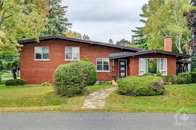 3884 REVELSTOKE Drive, Billings Bridge - Riverside Park and Area, ON K1V 7C5