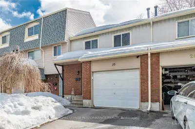 2415 SOUTHVALE Crescent 19, Elmvale Acres and Area, ON K1B 4T9