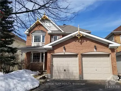 4 CHELTONIA Way, Kanata, ON K2T 1G1