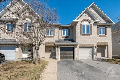 2217 BROCKSTONE Crescent, Orleans - Cumberland and Area, ON K4A 4V5