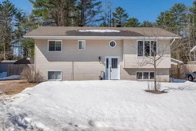 16 BOB SEGUIN Drive, Laurentian Hills, ON K0J 1J0