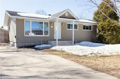 23 MARY Street, Petawawa, ON K8H 1R8