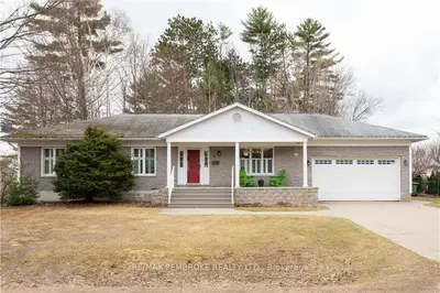 4 KRAMER Avenue, Petawawa, ON K8H 2A1