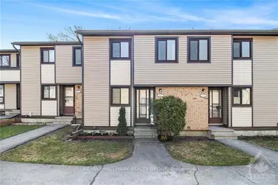 6827 BILBERRY Drive, Orleans - Convent Glen and Area, ON K1C 2E8
