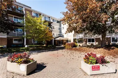 250 BRITTANY Drive 402, Manor Park - Cardinal Glen and Area, ON K1K 4M1