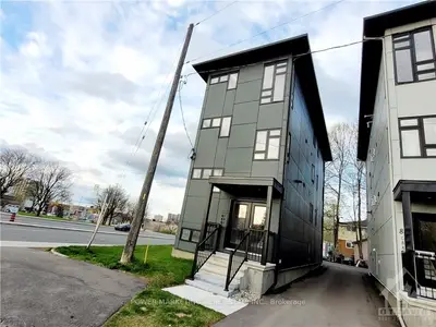 805 MAPLEWOOD Avenue A, Britannia Heights - Queensway Terrace N and Area, ON K2B 5V4