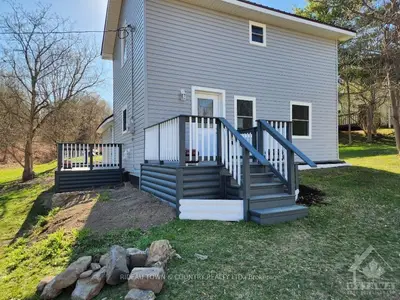 21 QUEEN Street, Rideau Lakes, ON K0E 1N0