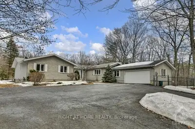 1355 SHALOM Street, Orleans - Cumberland and Area, ON K4C 1E2