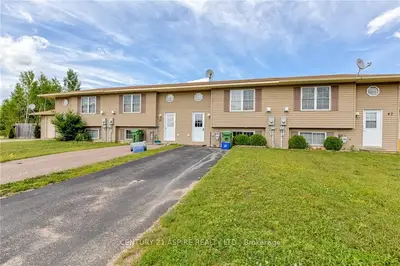 44 WILSON Road, Petawawa, ON K8H 2Y3