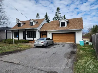 1943 ST JOSEPH Boulevard, Orleans - Convent Glen and Area, ON K1C 2E2