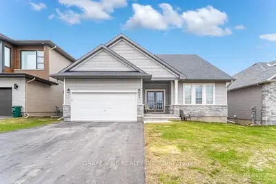 67 Zaatiik Grove, Blossom Park - Airport And Area, On K1x 0e7