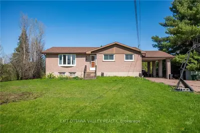 10 VALLEY Street, Laurentian Valley, ON K8A 8R2