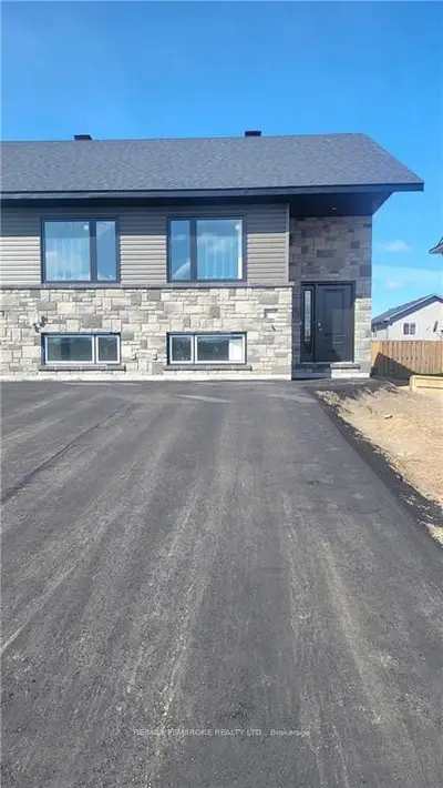 26 MCNAMARA Street, Petawawa, ON K8H 2N9