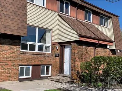 16 PIXLEY PRIVATE Drive, Alta Vista and Area, ON K1G 4C5