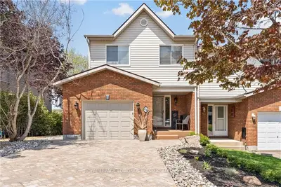 44 SUMMIT Trail, Petawawa, ON K8H 3N5