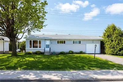 18 Tanglewood Drive, Bells Corners And South To Fallowfield, On K2h 6p3
