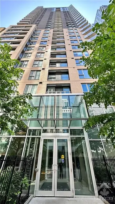 40 Nepean Street 1706, Ottawa Centre, ON K2P 0X5