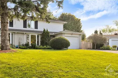 14 MOORCROFT Road, South of Baseline to Knoxdale, ON K1T 3L9