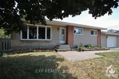 44 Sherry Lane A, South of Baseline to Knoxdale, ON K2G 3L4