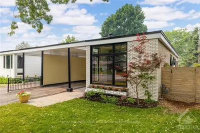 34 CRYSTAL BEACH Drive, Crystal Bay - Rocky Point - Bayshore, ON K2H 5M8