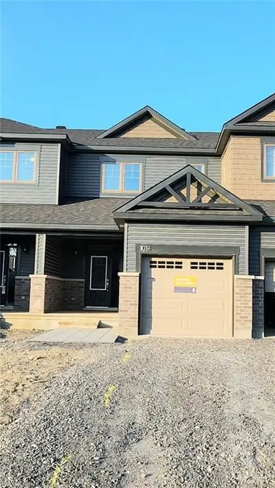 1016 KIJIK Crescent, Blossom Park - Airport and Area, ON K1X 0J5