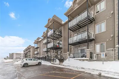 200 EQUINOX Drive 205, Russell, ON K0A 1W0